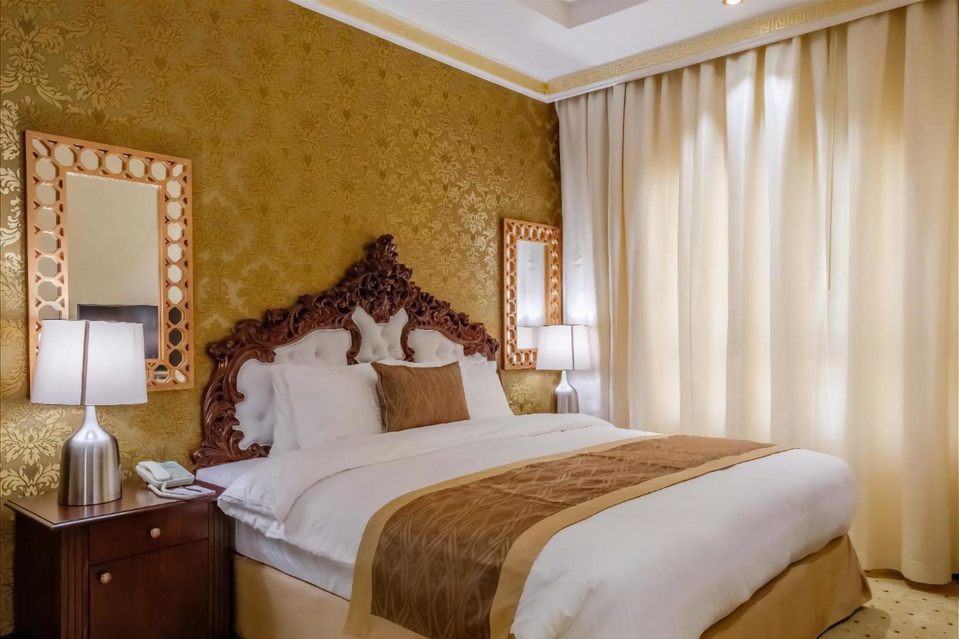 Crystal Plaza Hotel